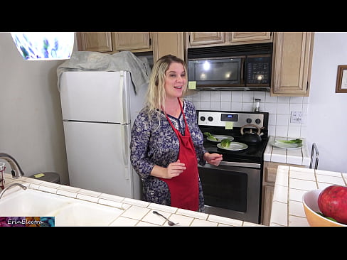 ❤️ Matrigna che lo munge in cucina prima del suo appuntamento ️ Super pornoal it.epicpornvideos-com.ru